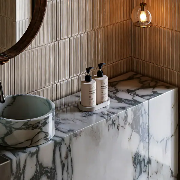Yuvarlak lavabolu, damarlı mermer banyo tezgahı